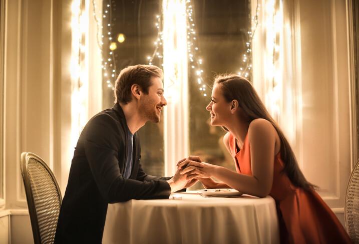 7 signs your date is going well