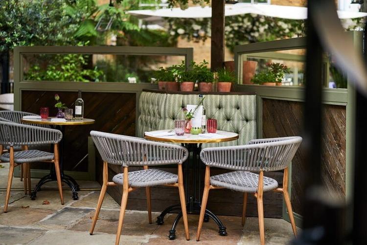 Stanleys outdoor seating for a date